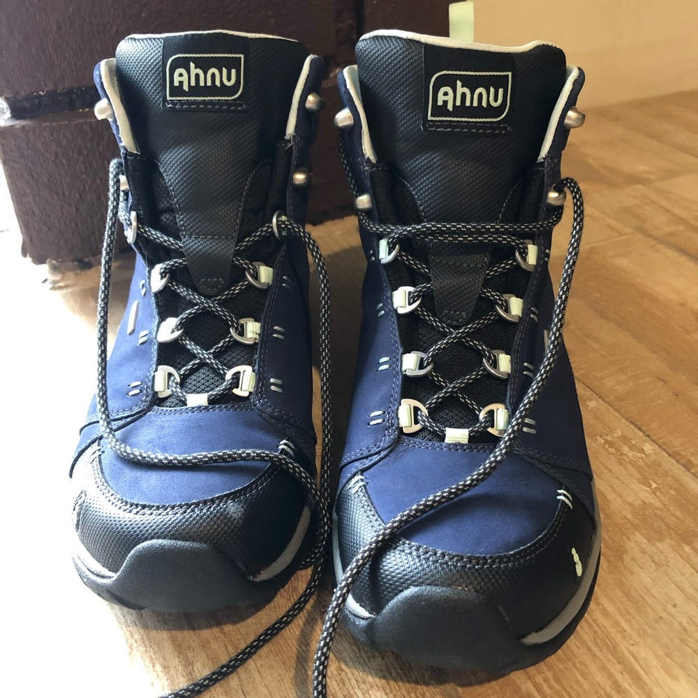 Brand New Ahnu Hiking Boots size 8